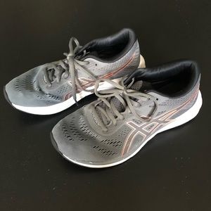 Size 8 Gray with pink Asics Gel Excite Sneakers